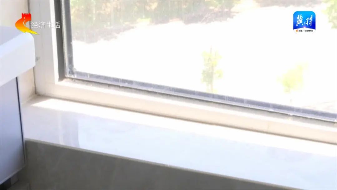 DƬ
